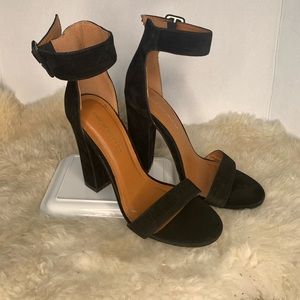 Shoe Republic LA Heels Ankle Strap Black Size 7.5